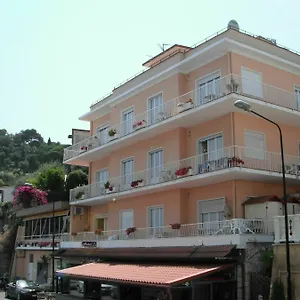 https://hotel-nettuno-diano-marina.hotelitalianriviera.com